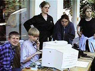 FEleu04m.jpg (21174 Byte)