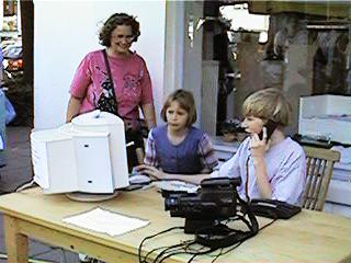 FEleu08m.jpg (19786 Byte)